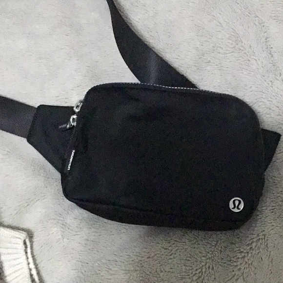 Lululemon cross body bag - Picture 1 of 1